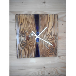 Часы из дерева и стекла