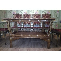 Дубовый резной стол ручной работы.