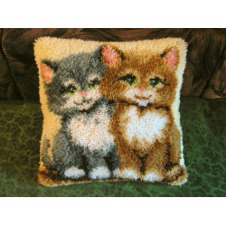 Подушка с вышивкой в ковровой технике Котята (наволочка и подушка), 40х40см