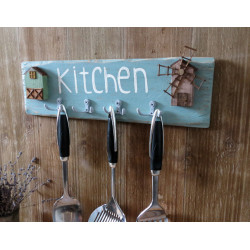 Деревянная вешалка для кухни с домиками kitchen
