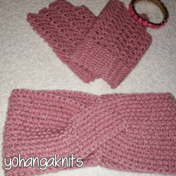 Вышитая подушка Йорк