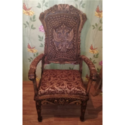 Дубовое кресло-трон.